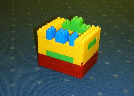 Ein Turm aus Legosteinen